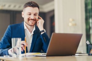 Mann im Büro